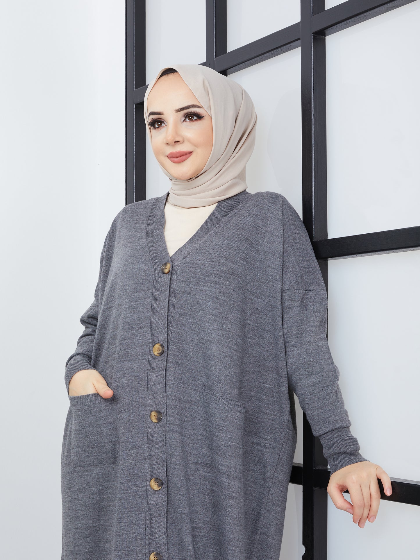 Lange Hijab-Strickjacke mit Taschen – Grau