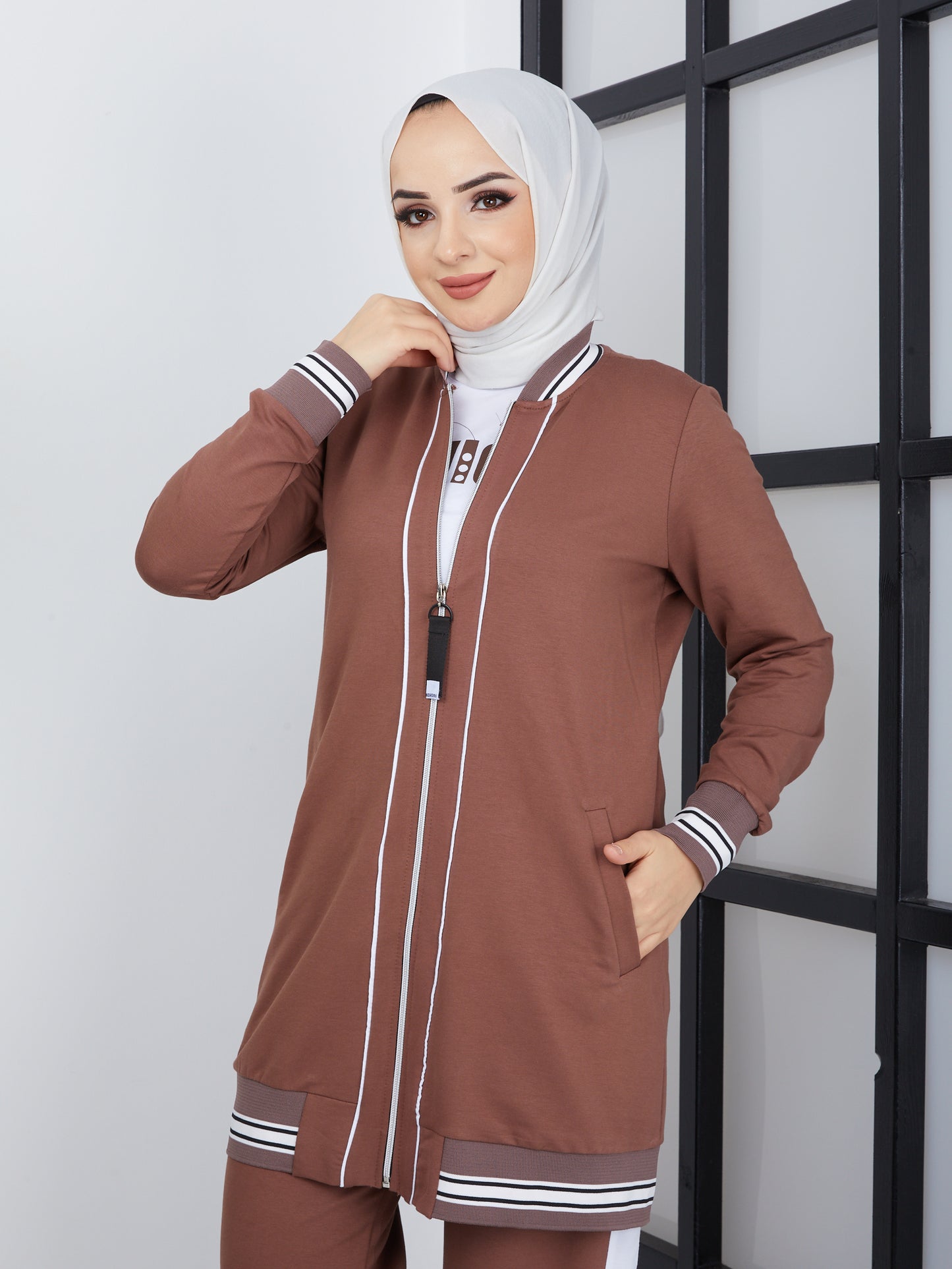 Dreiteiliges Hijab-Set mit Streifenmuster – Gulkurusu