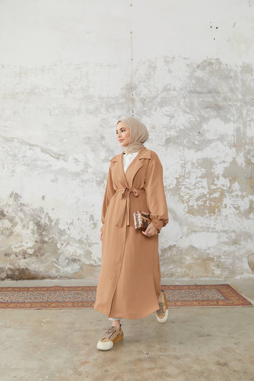 Langer Hijab-Mantel mit Gürtel – Creme