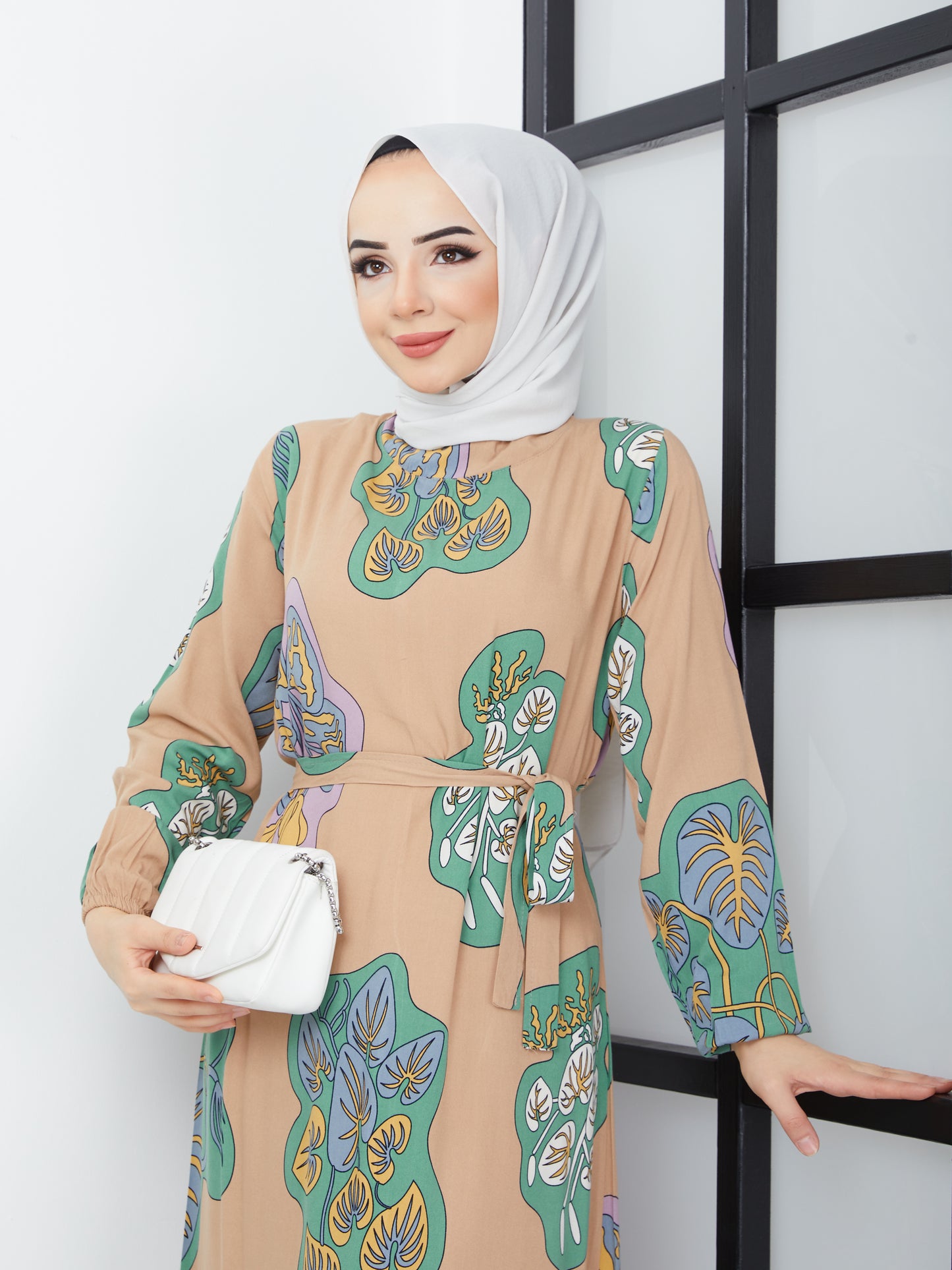 Hijab-Kleid mit Faltenrock – Creme