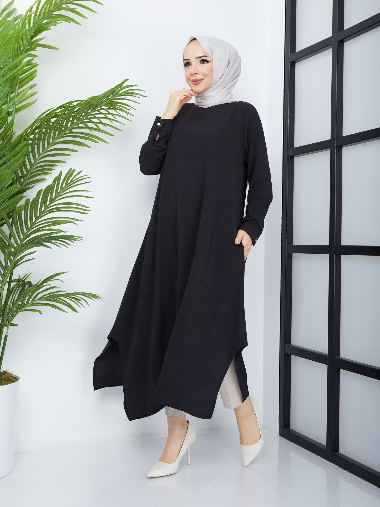 Lange Hijab-Tunika mit Taschen – Schwarz