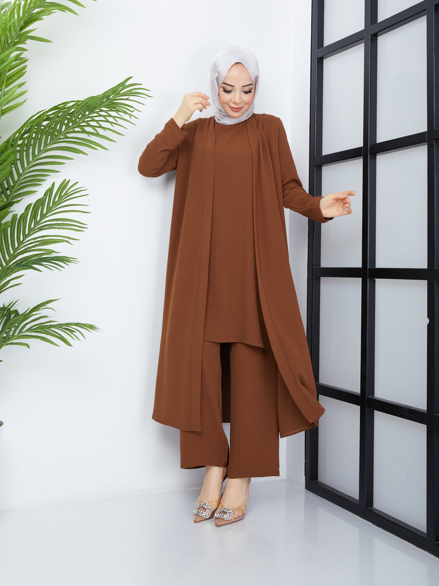 Dreifacher Casual-Hijab-Anzug – Braun