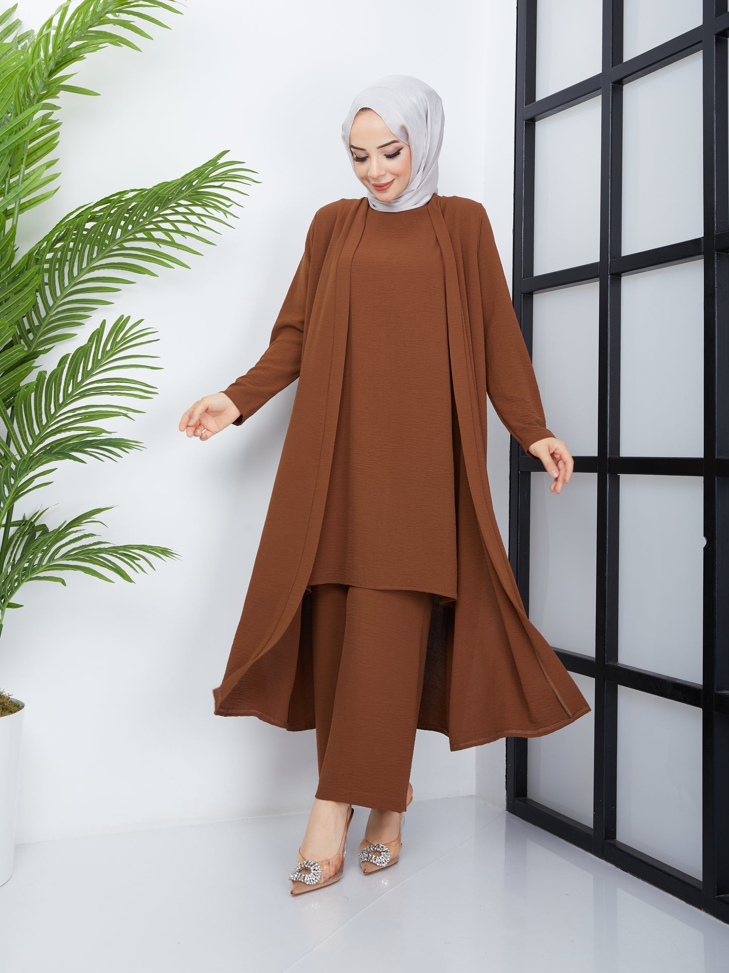 Dreifacher Casual-Hijab-Anzug – Braun