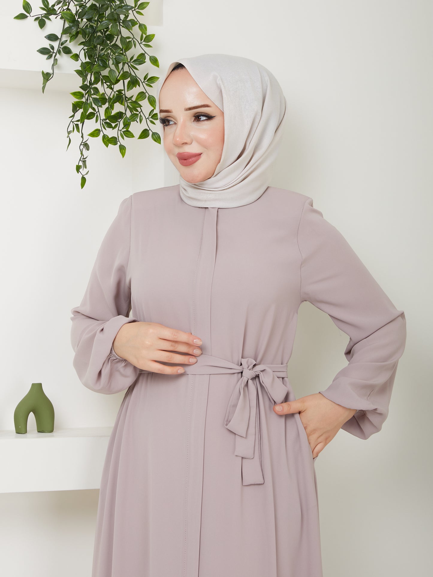 Lässige Hijab-Abaya mit Taillengürtel – Ecru