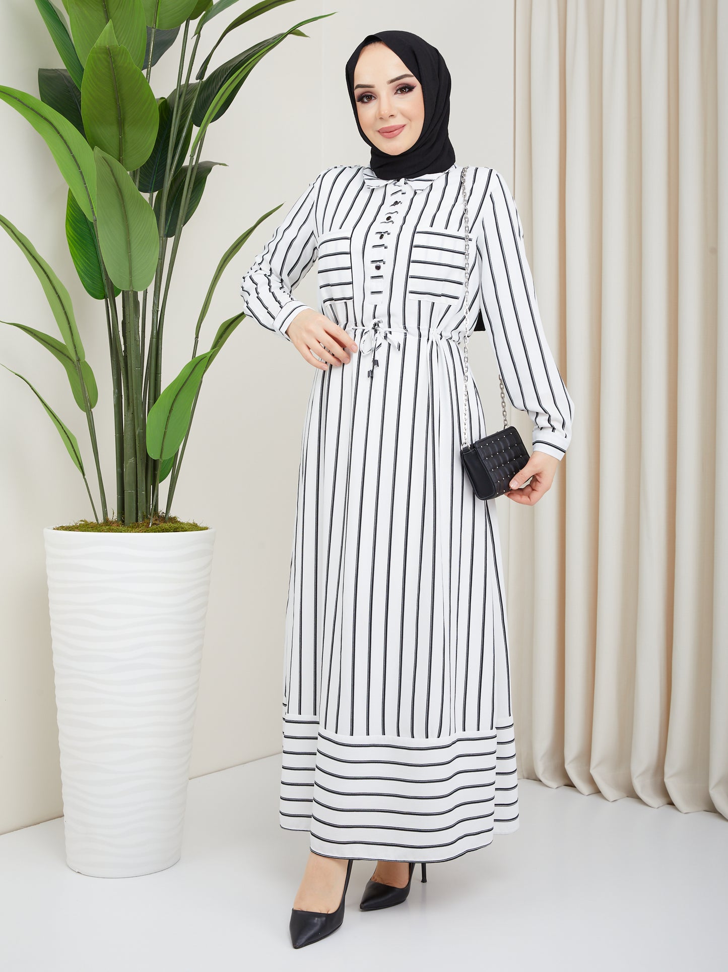 Gestreiftes Hijab-Kleid Weiß