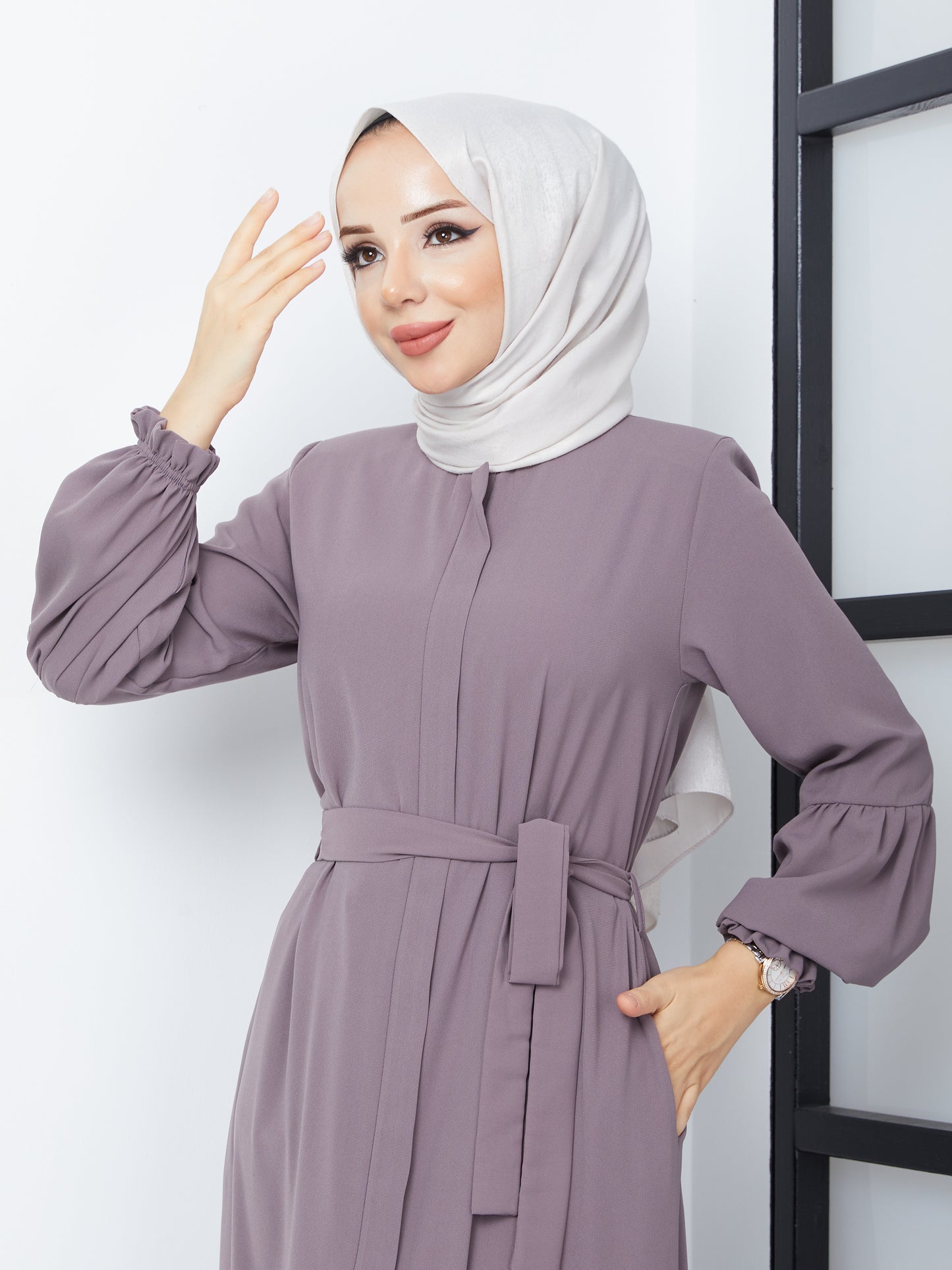 Hijab Abaya mit Faltenrock – Puder