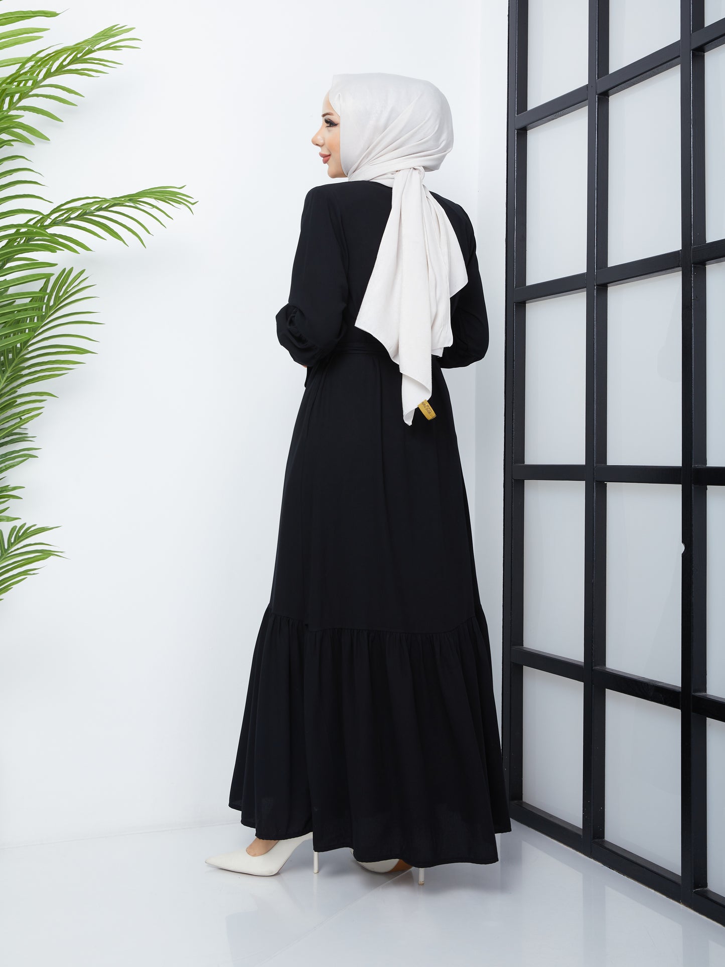 Hijab Abaya mit Faltenrock – Schwarz